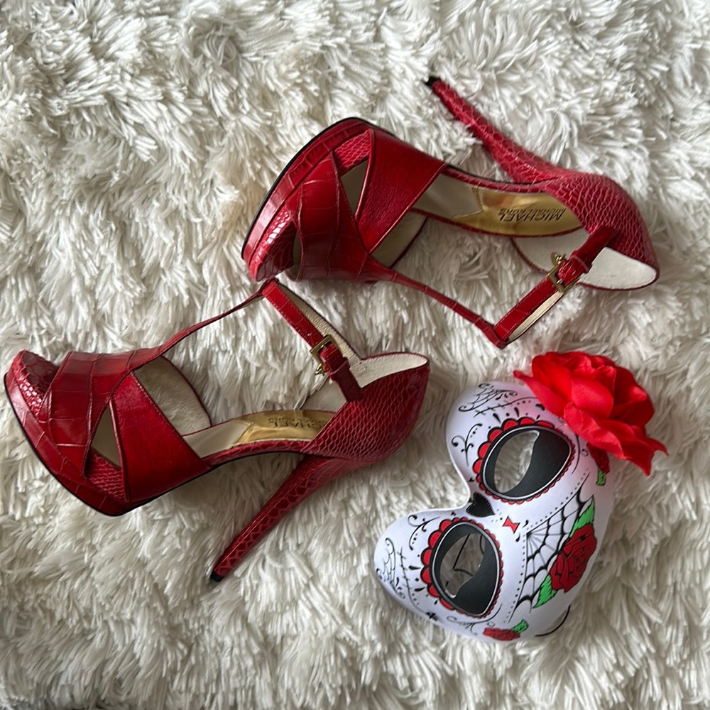 Red Michael Kors heels 👠